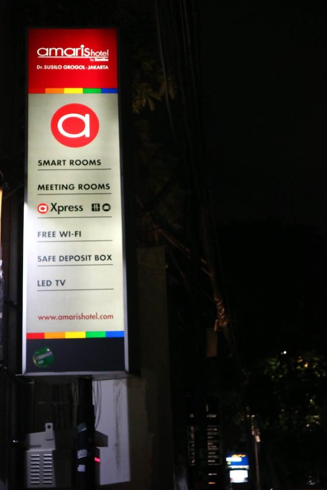 Amaris Hotel Dr. Susilo Grogol Yakarta Exterior foto